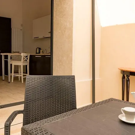 Lemon Tree Apartment Syracuse